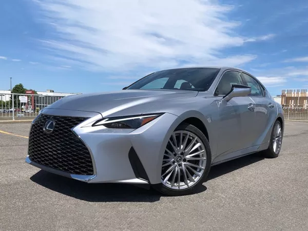Dịch vụ thay Kính chắn gió xe Lexus IS 300 tận nơi